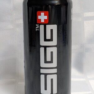 SIGG SWISS MADE METAL WATER BOTTLE SPORTS 0.6 LT BLACK AND WHITE LIDDED SPORTS